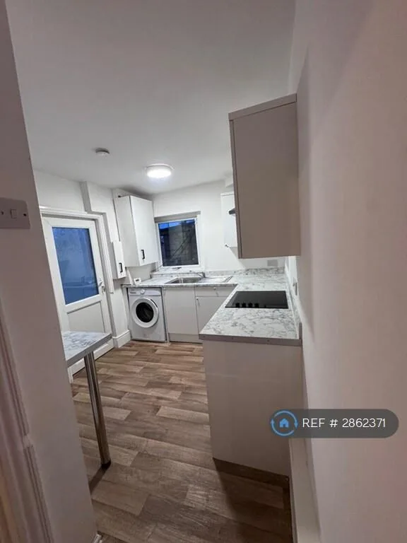 2 bedroom end of terrace house for rent
