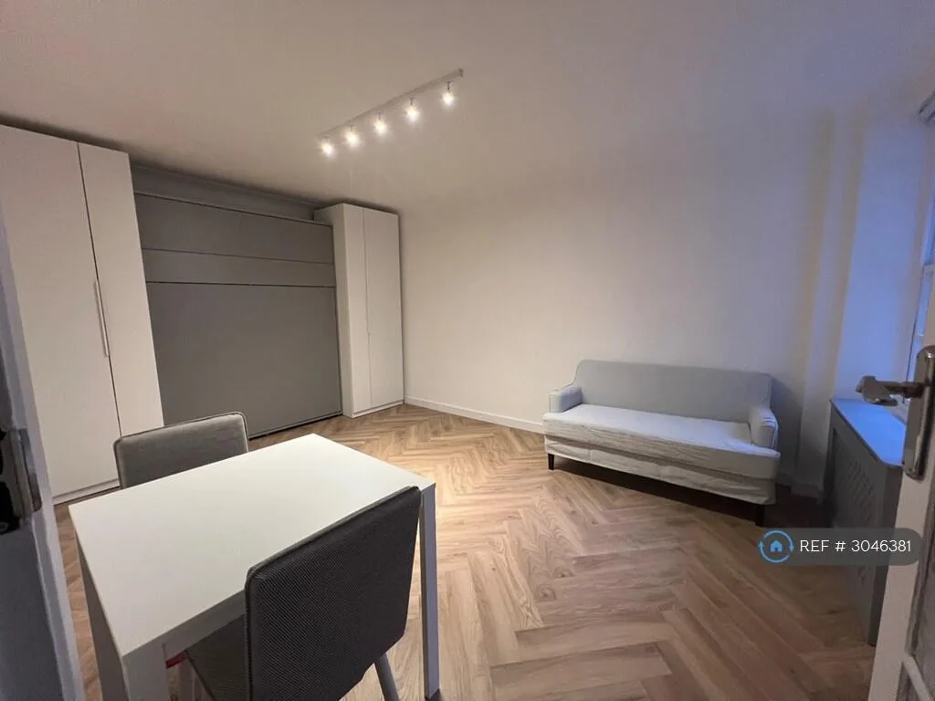 Studio flat for rent