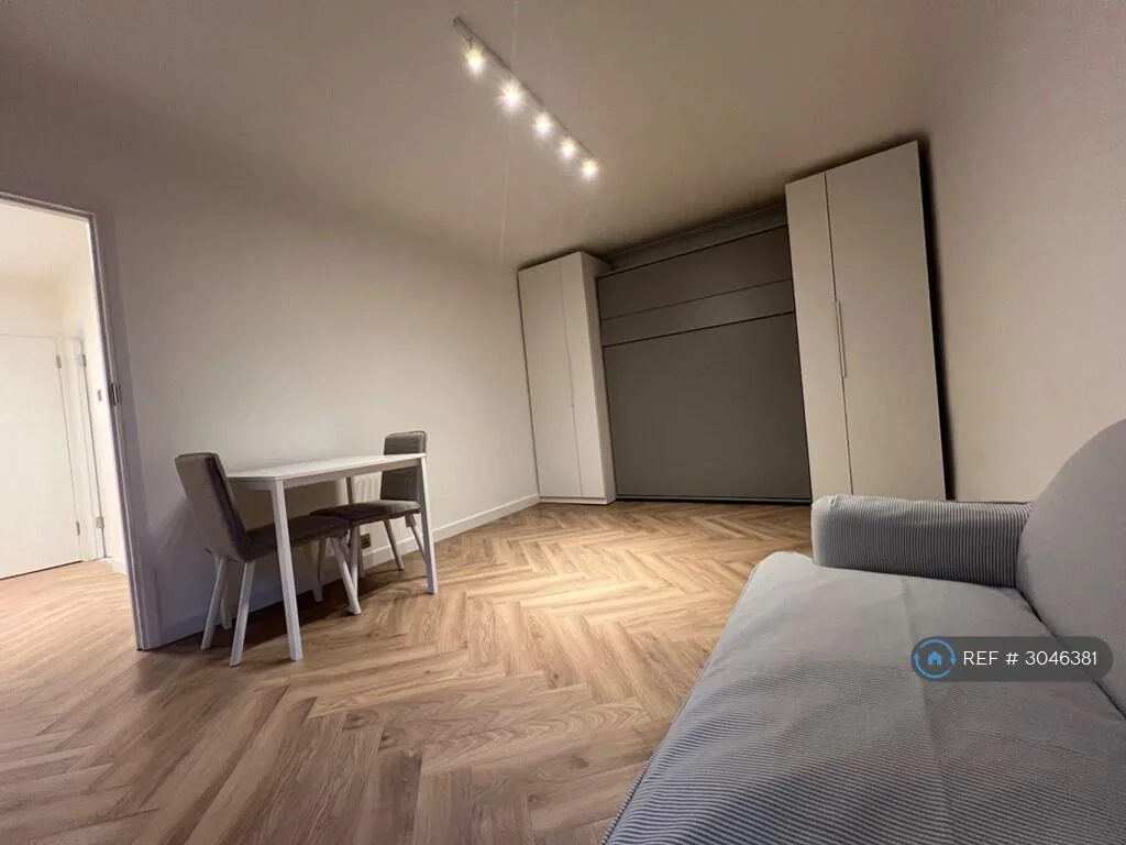 Studio flat for rent