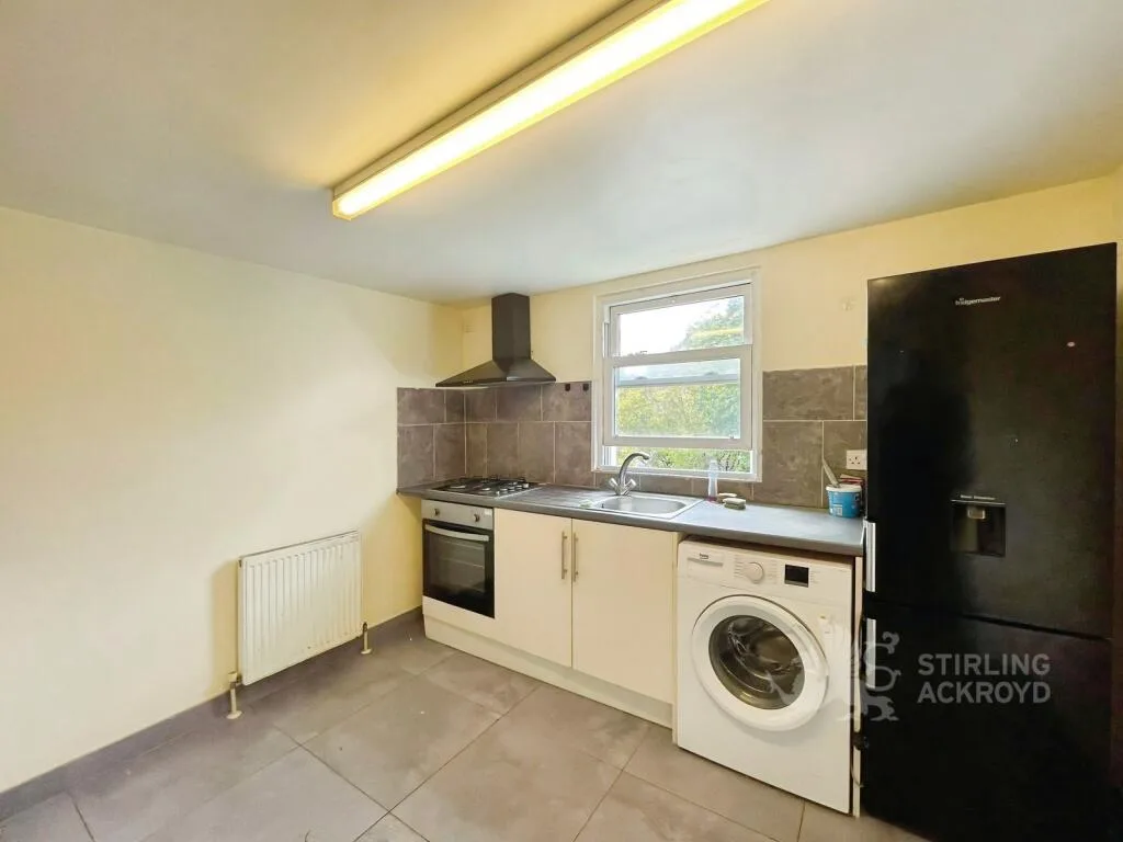 3 bedroom maisonette for rent