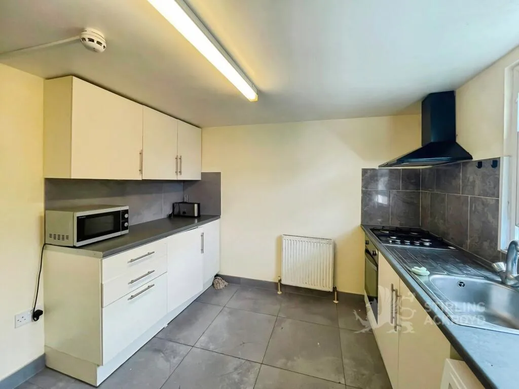 3 bedroom maisonette for rent