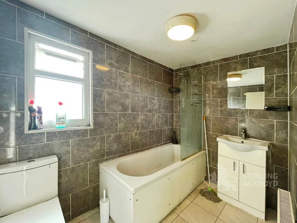 3 bedroom maisonette for rent