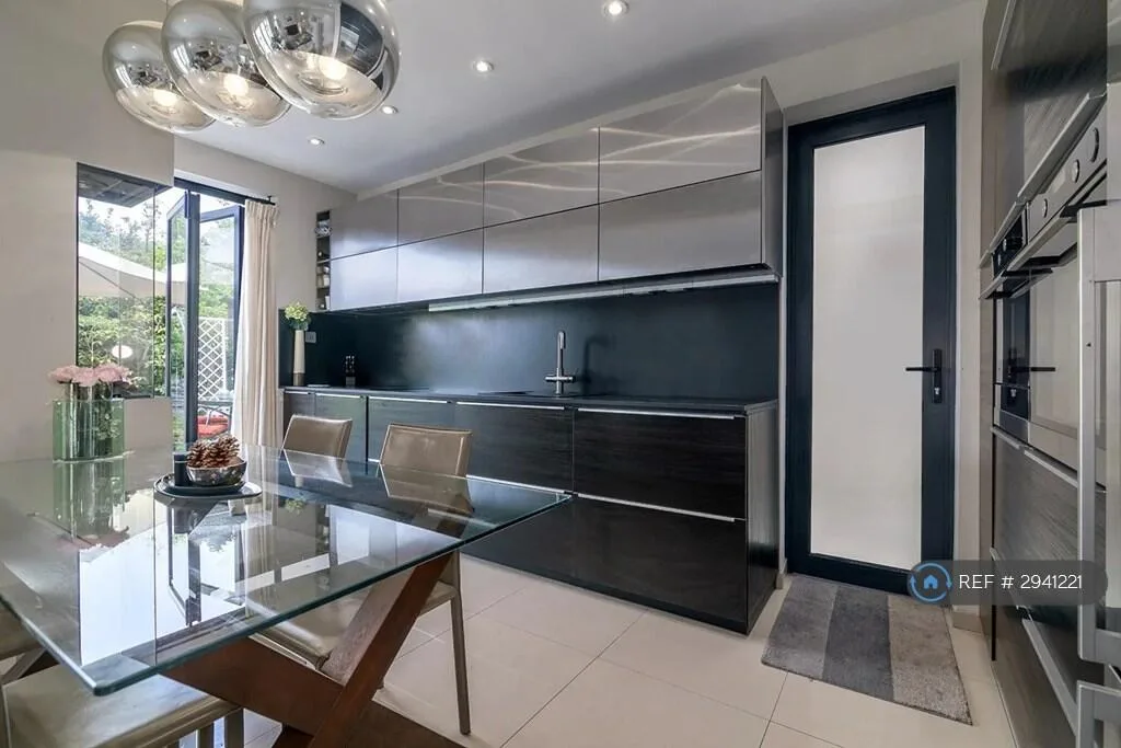 3 bedroom maisonette for rent