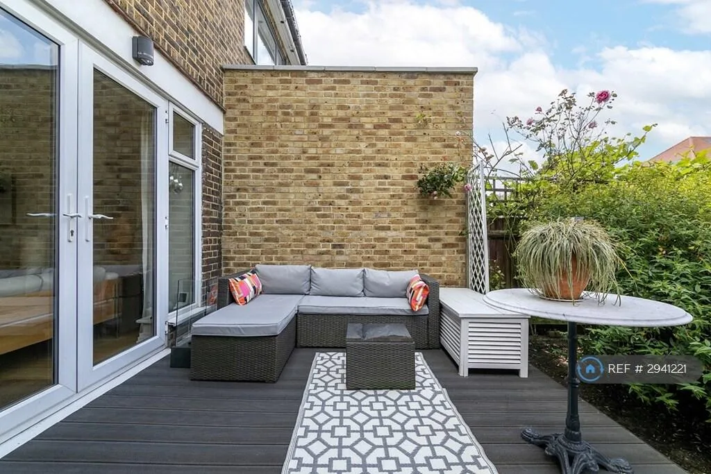 3 bedroom maisonette for rent
