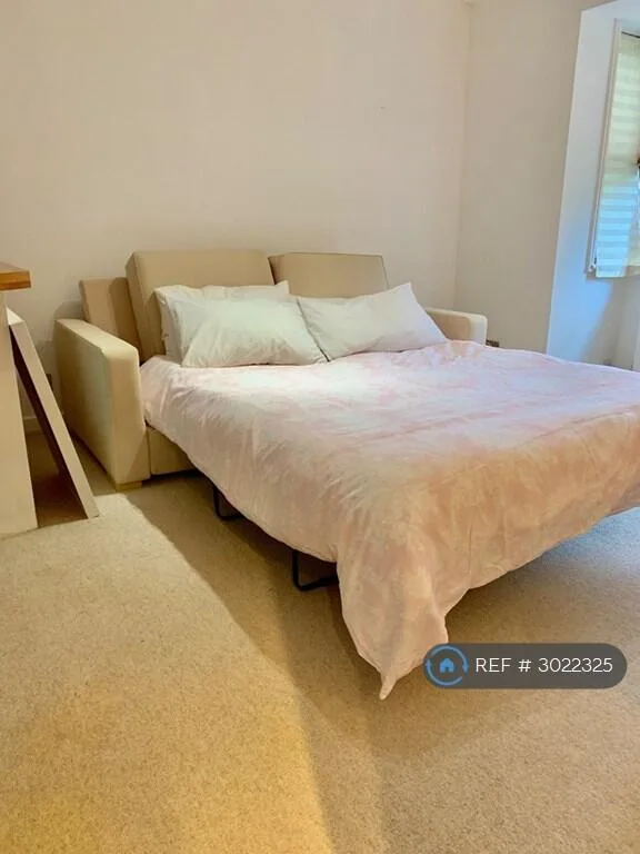 Studio flat for rent