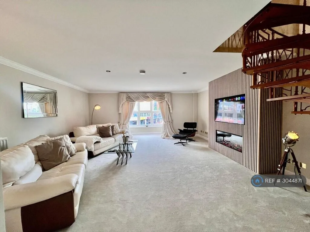 2 bedroom penthouse for rent