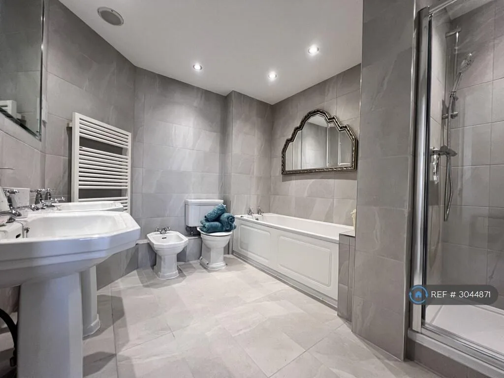 2 bedroom penthouse for rent