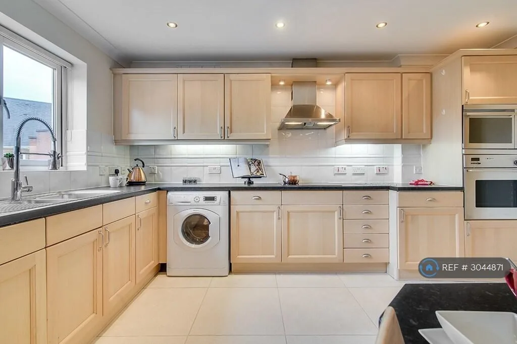 2 bedroom penthouse for rent