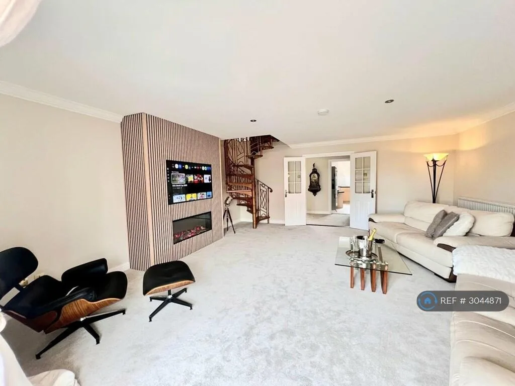 2 bedroom penthouse for rent