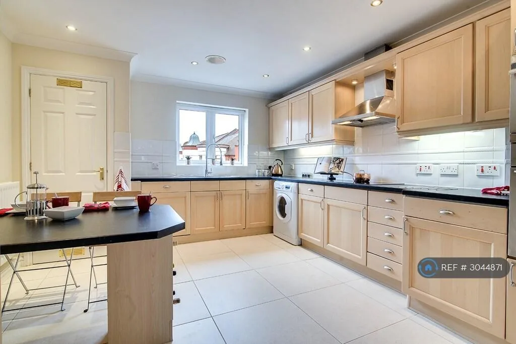 2 bedroom penthouse for rent