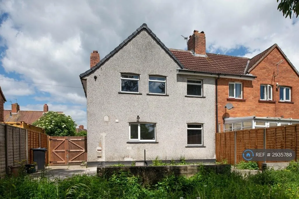 3 bedroom semi-detached house for rent