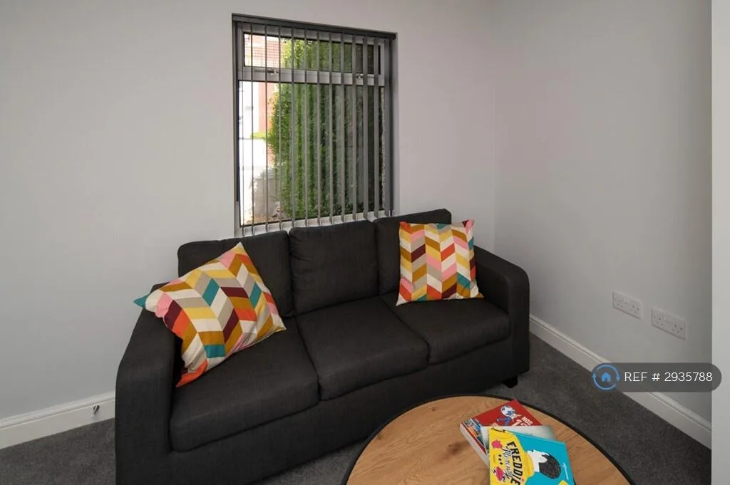 3 bedroom semi-detached house for rent