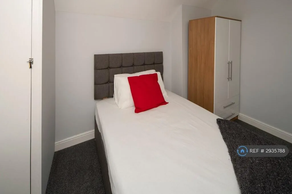 3 bedroom semi-detached house for rent