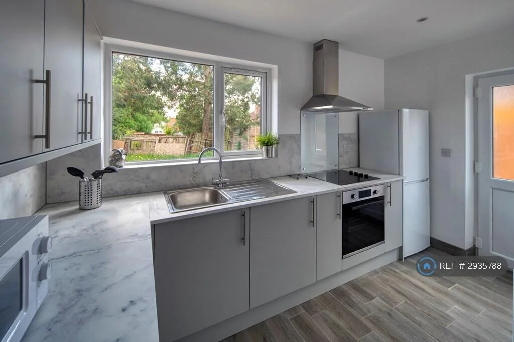3 bedroom semi-detached house for rent