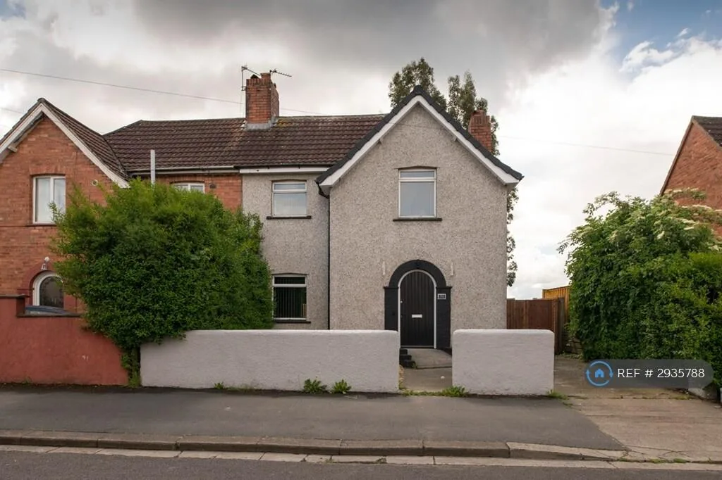 3 bedroom semi-detached house for rent