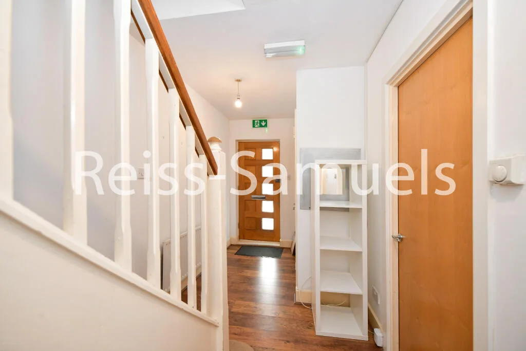 5 bedroom terraced house for rent