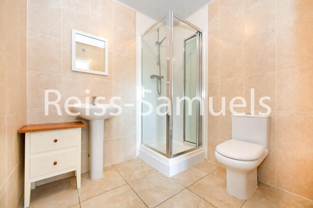 5 bedroom terraced house for rent