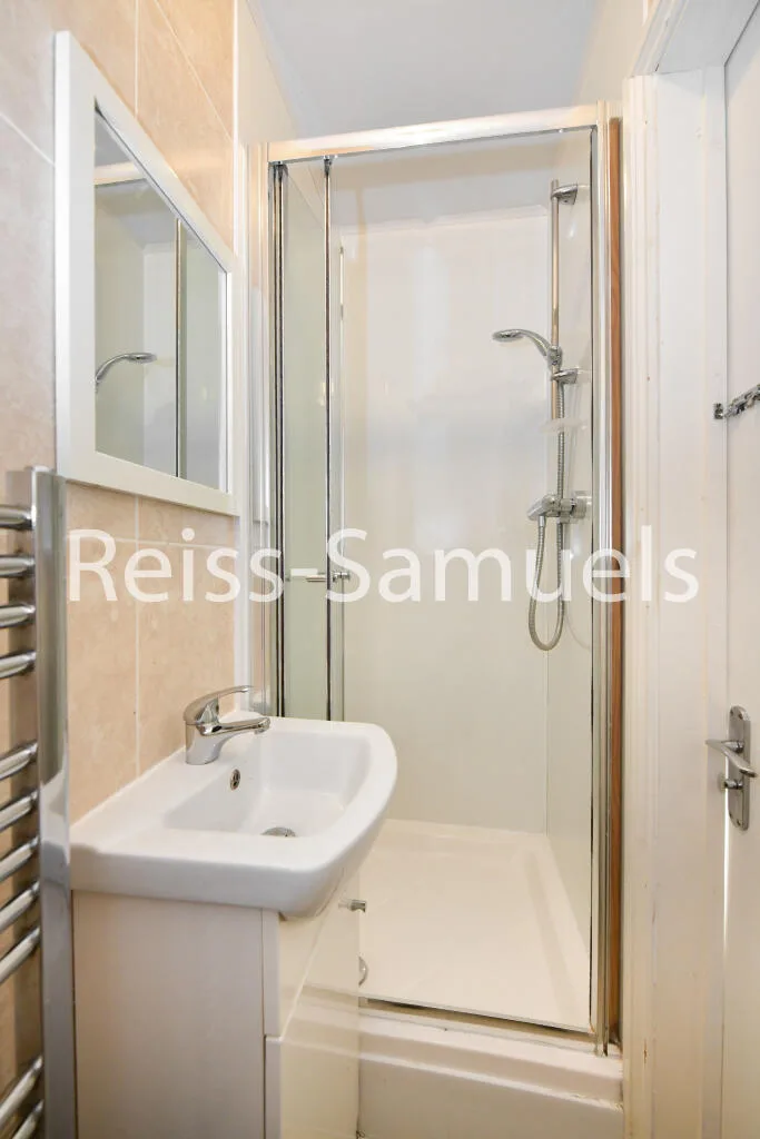 5 bedroom terraced house for rent