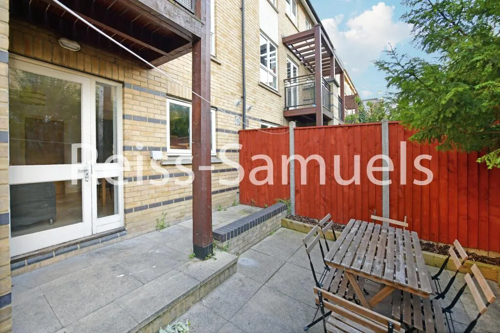 5 bedroom terraced house for rent