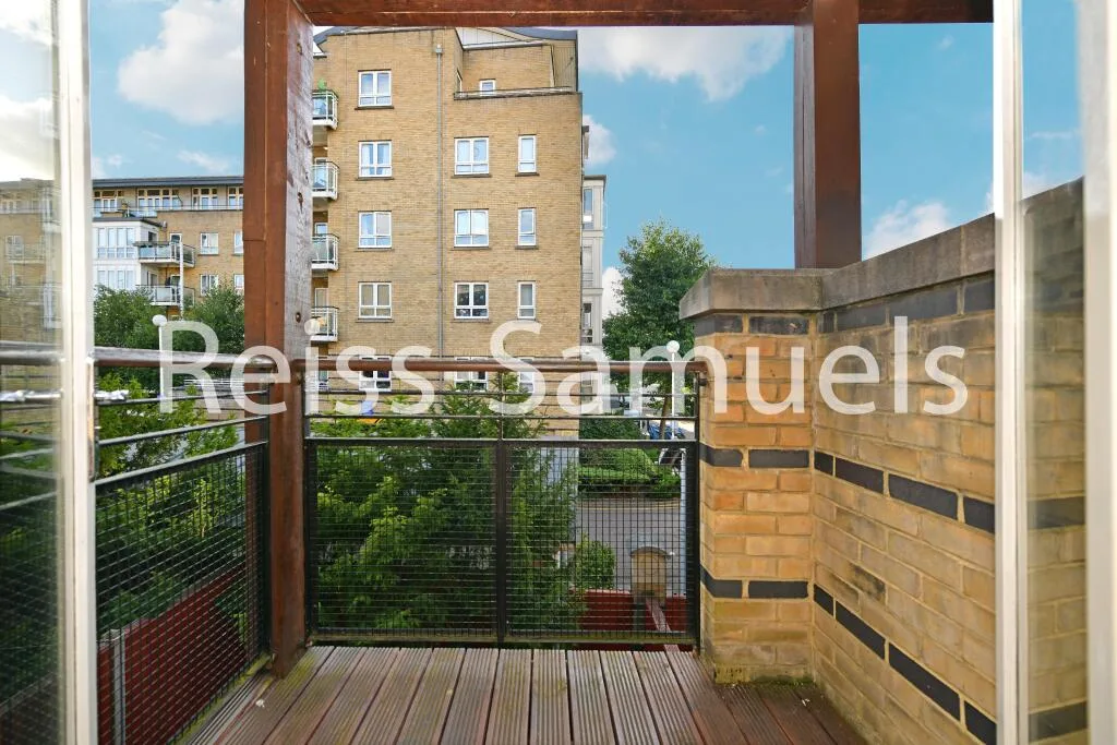 5 bedroom terraced house for rent