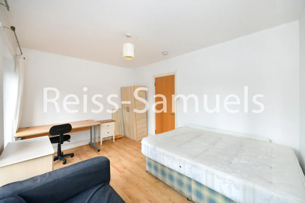 5 bedroom terraced house for rent