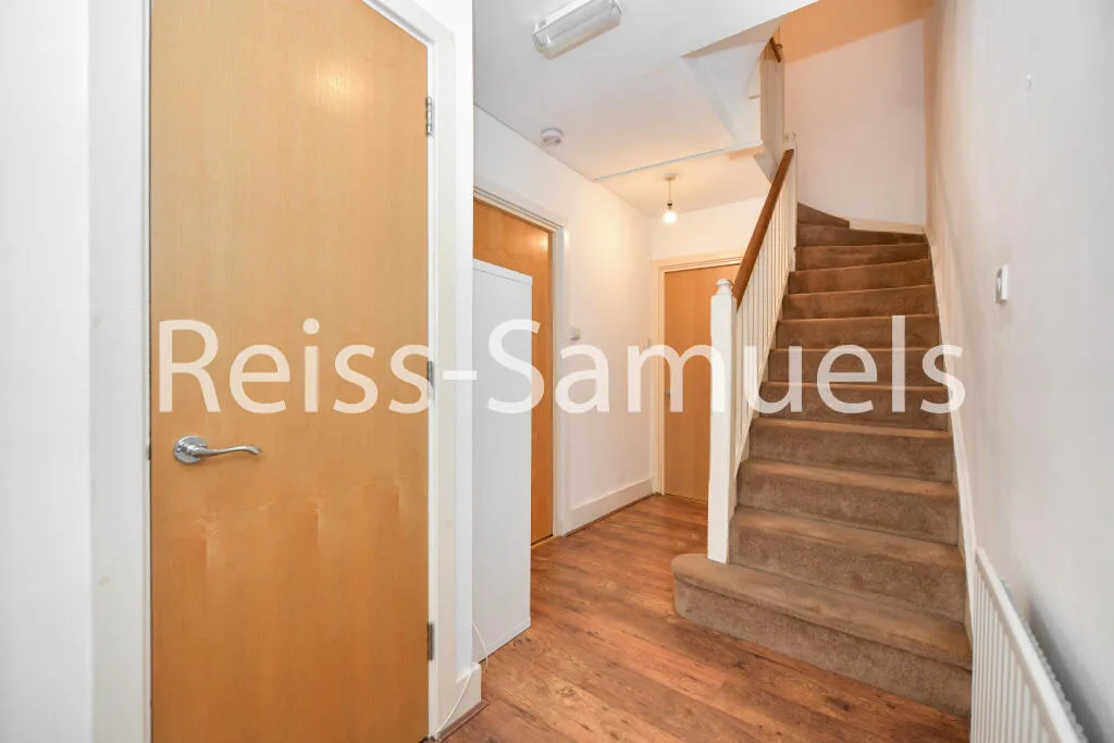 5 bedroom terraced house for rent