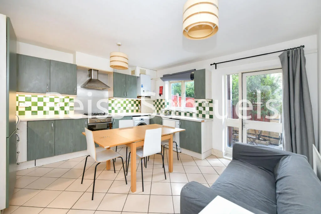 5 bedroom terraced house for rent