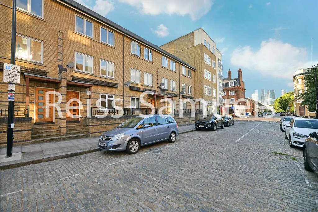 5 bedroom terraced house for rent