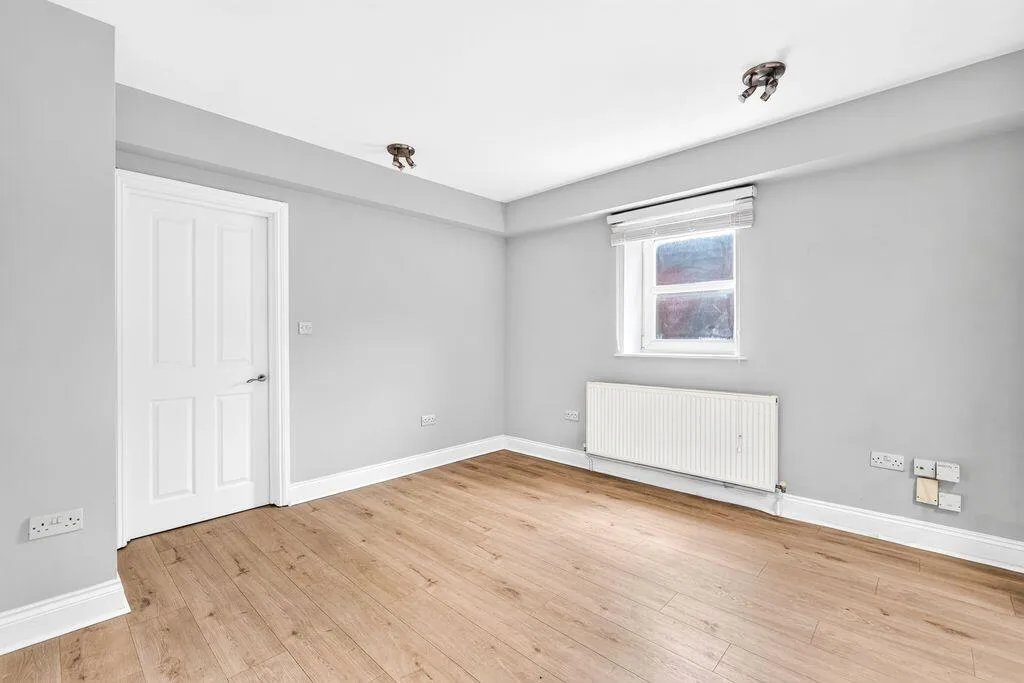 1 bedroom maisonette for rent