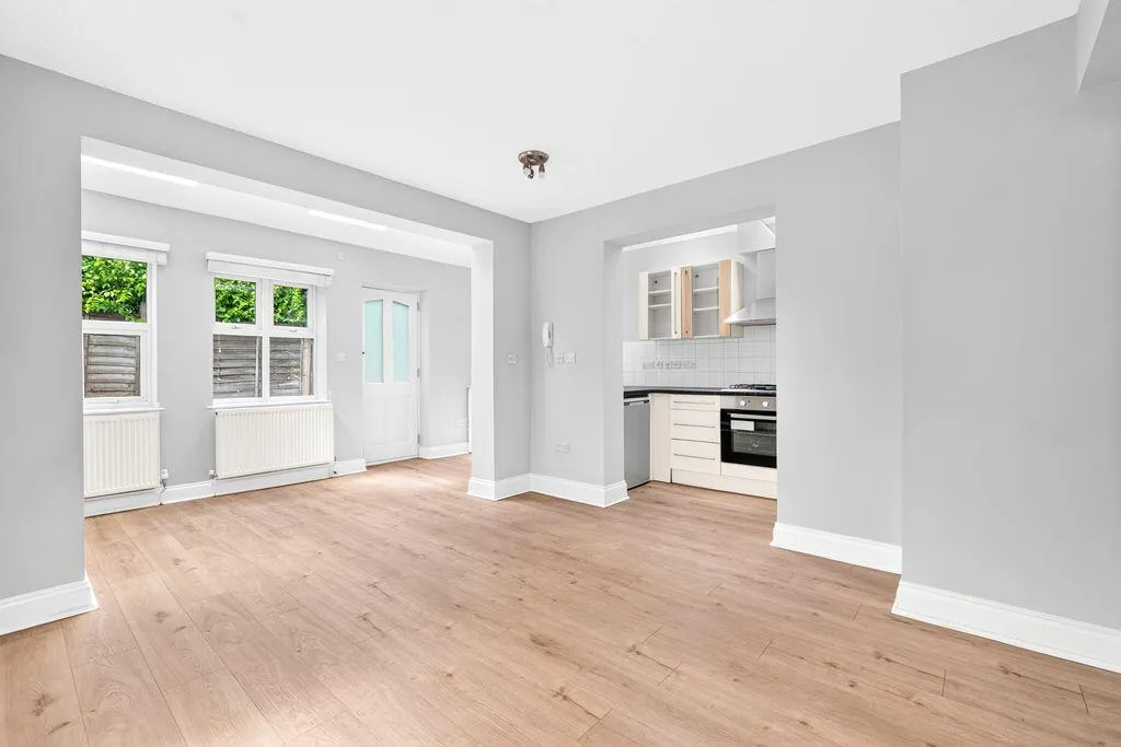 1 bedroom maisonette for rent
