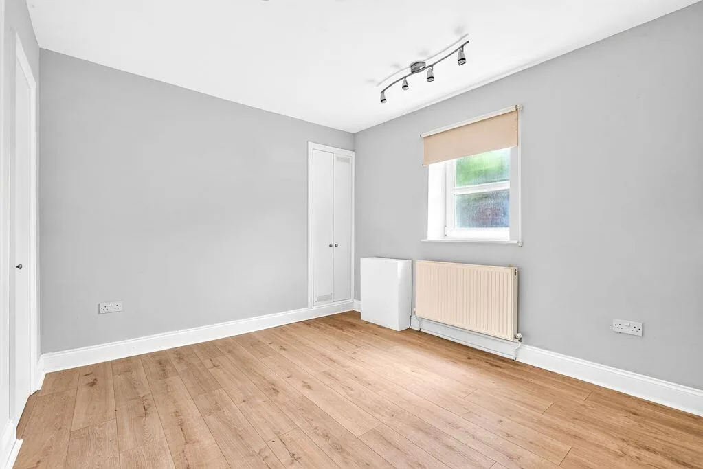 1 bedroom maisonette for rent