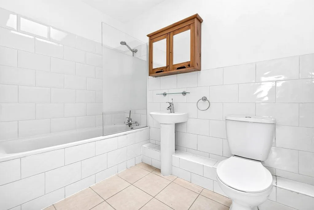 1 bedroom maisonette for rent