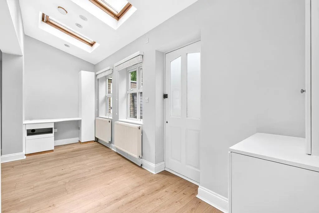1 bedroom maisonette for rent
