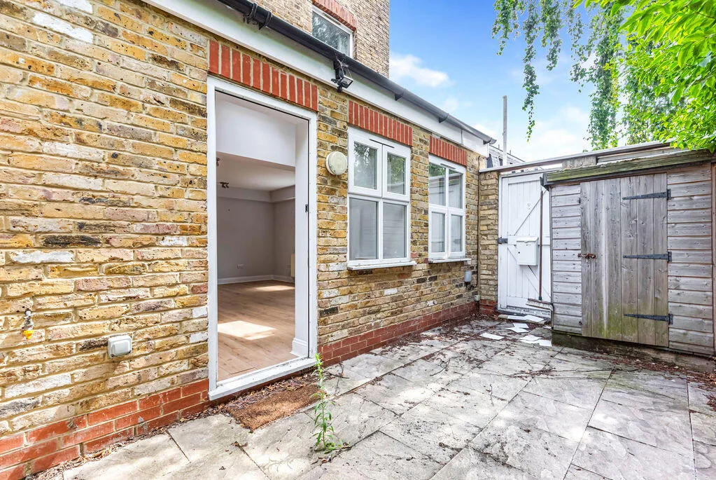 1 bedroom maisonette for rent