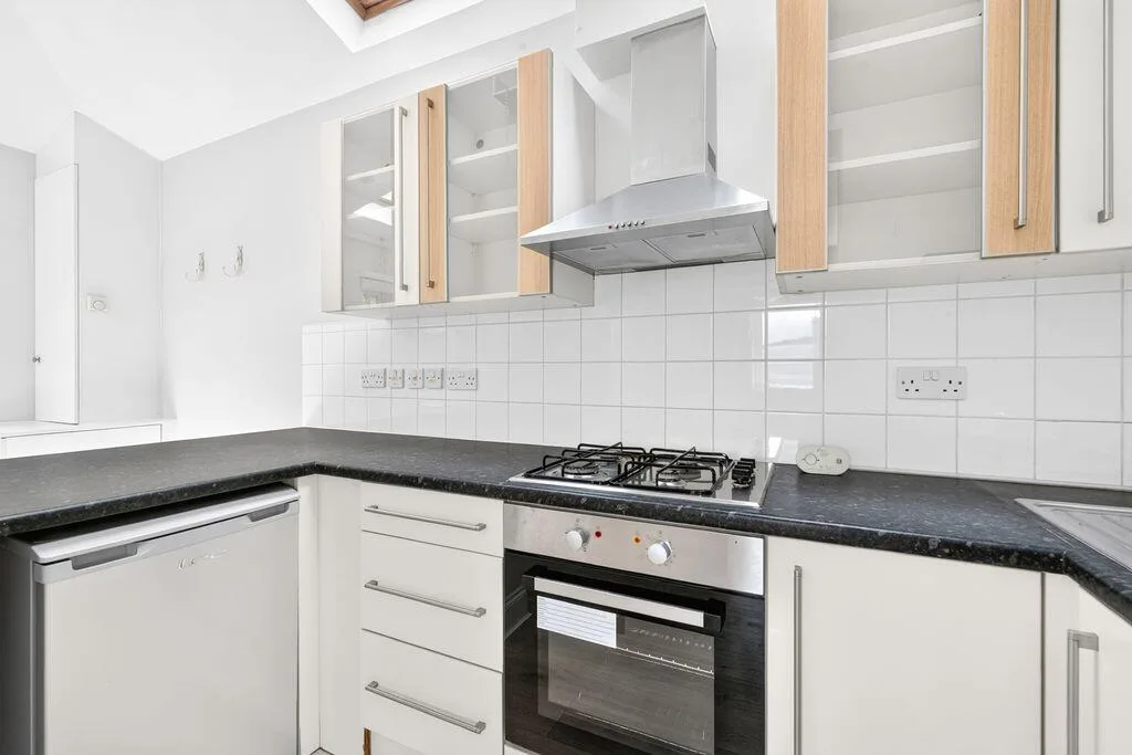 1 bedroom maisonette for rent