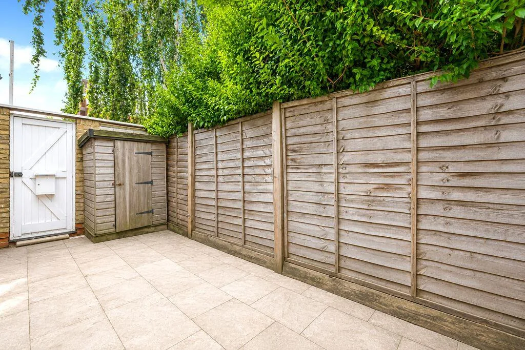 1 bedroom maisonette for rent