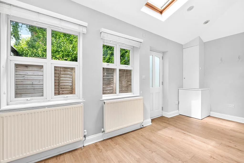 1 bedroom maisonette for rent