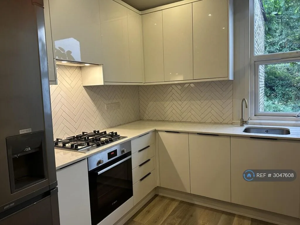 2 bedroom maisonette for rent