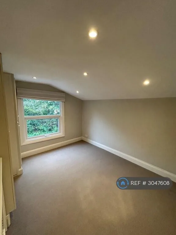 2 bedroom maisonette for rent