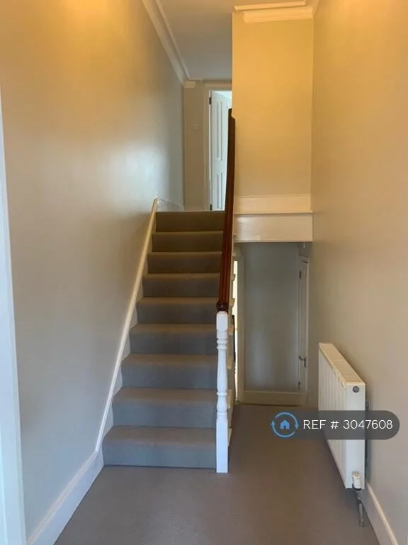 2 bedroom maisonette for rent