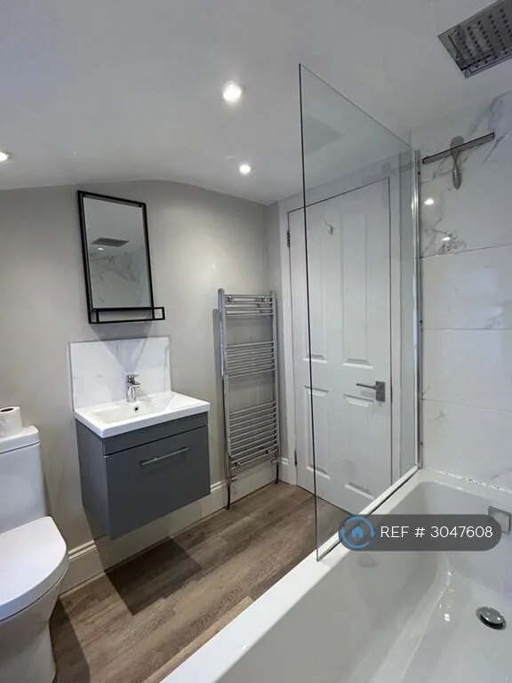 2 bedroom maisonette for rent