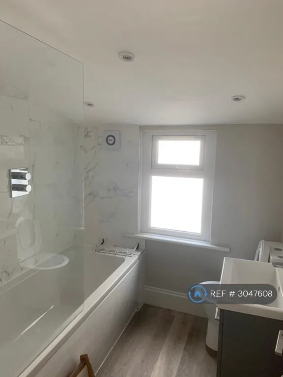2 bedroom maisonette for rent
