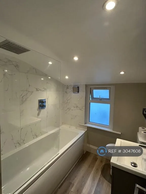 2 bedroom maisonette for rent