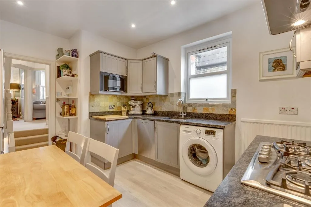 3 bedroom maisonette for rent