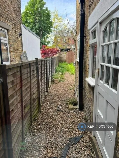 1 bedroom maisonette for rent