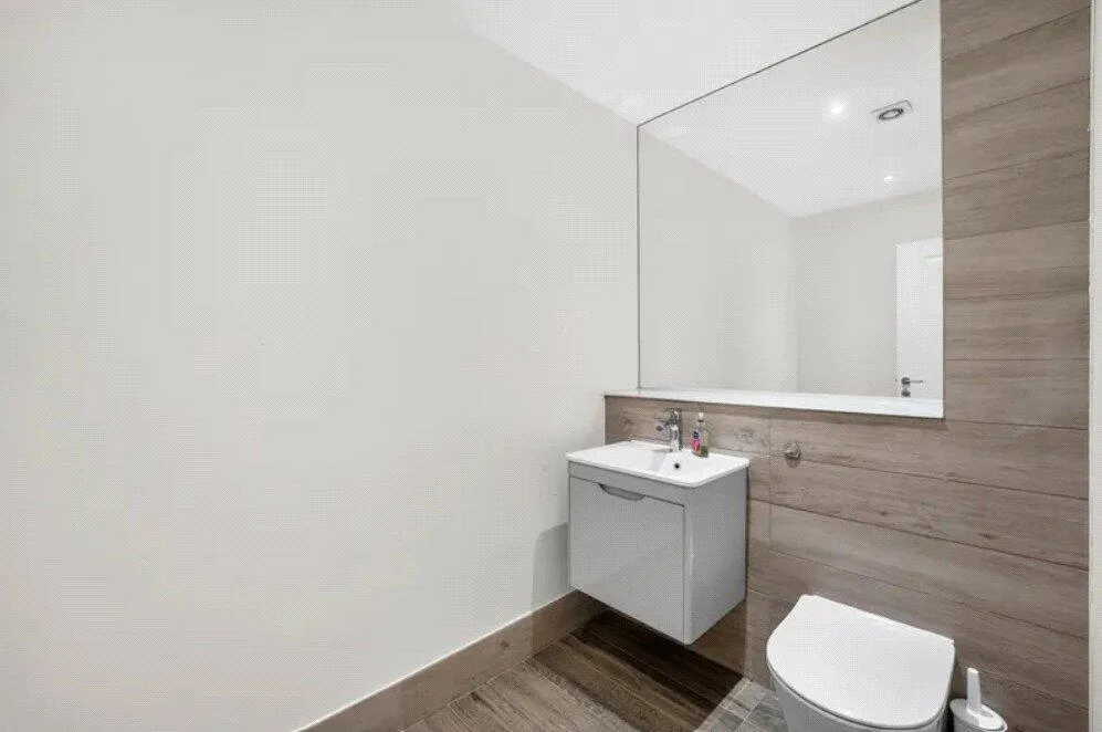 3 bedroom end of terrace house for rent