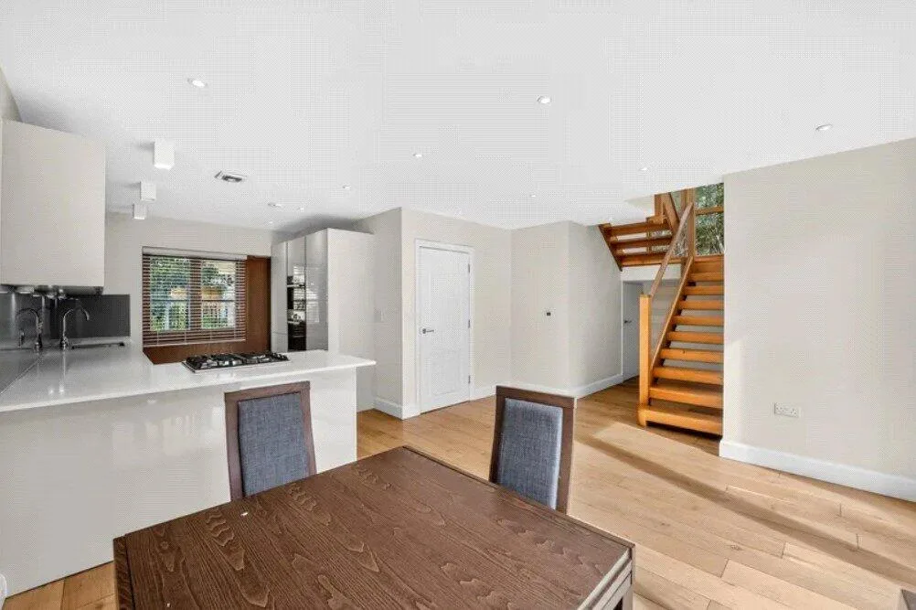 3 bedroom end of terrace house for rent