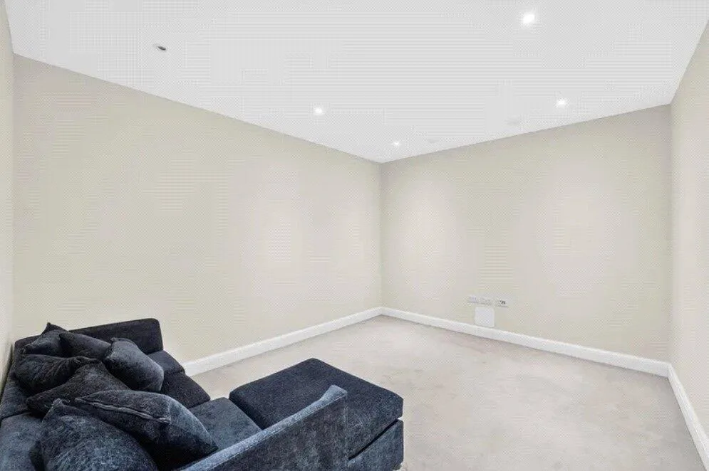 3 bedroom end of terrace house for rent