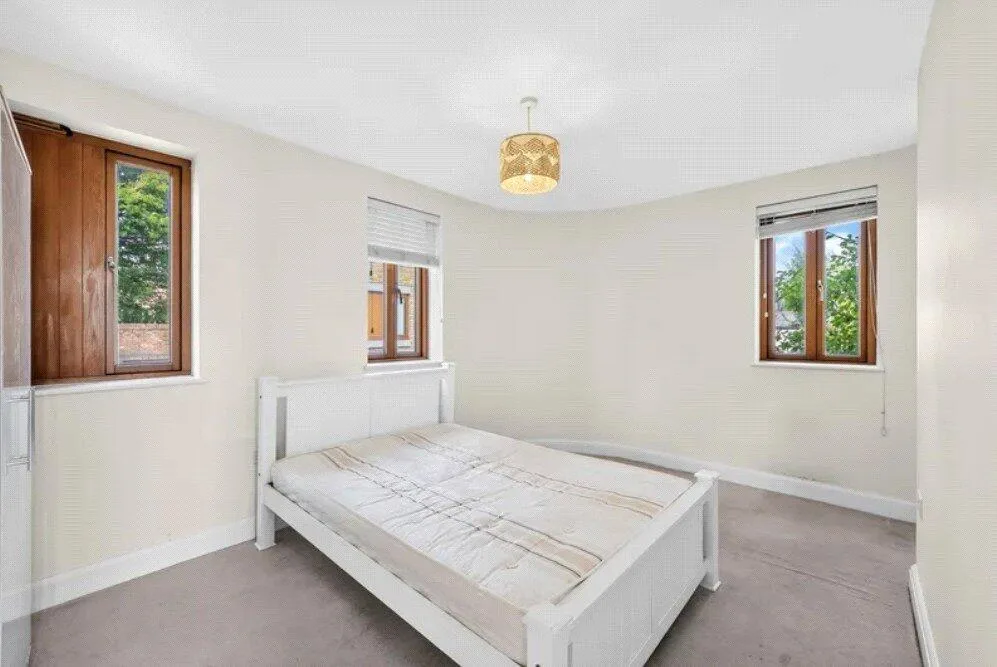 3 bedroom end of terrace house for rent