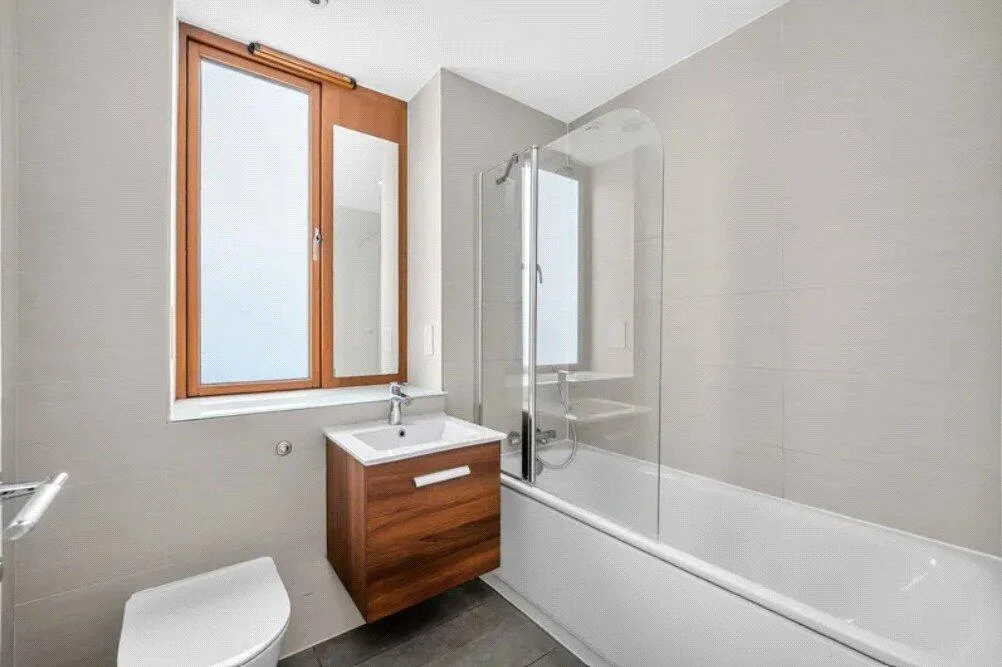 3 bedroom end of terrace house for rent